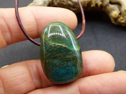 Fuchsit Edelstein Kette grün rot Natur HIPPIE GOA Boho Ethno Nature Heilstein Kristalle Schmuck Anhänger Mann Frau Kind Art Geschenk Er Sie - Art of Nature Berlin