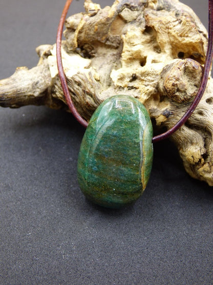 Fuchsit Edelstein Kette grün rot Natur HIPPIE GOA Boho Ethno Nature Heilstein Kristalle Schmuck Anhänger Mann Frau Kind Art Geschenk Er Sie - Art of Nature Berlin