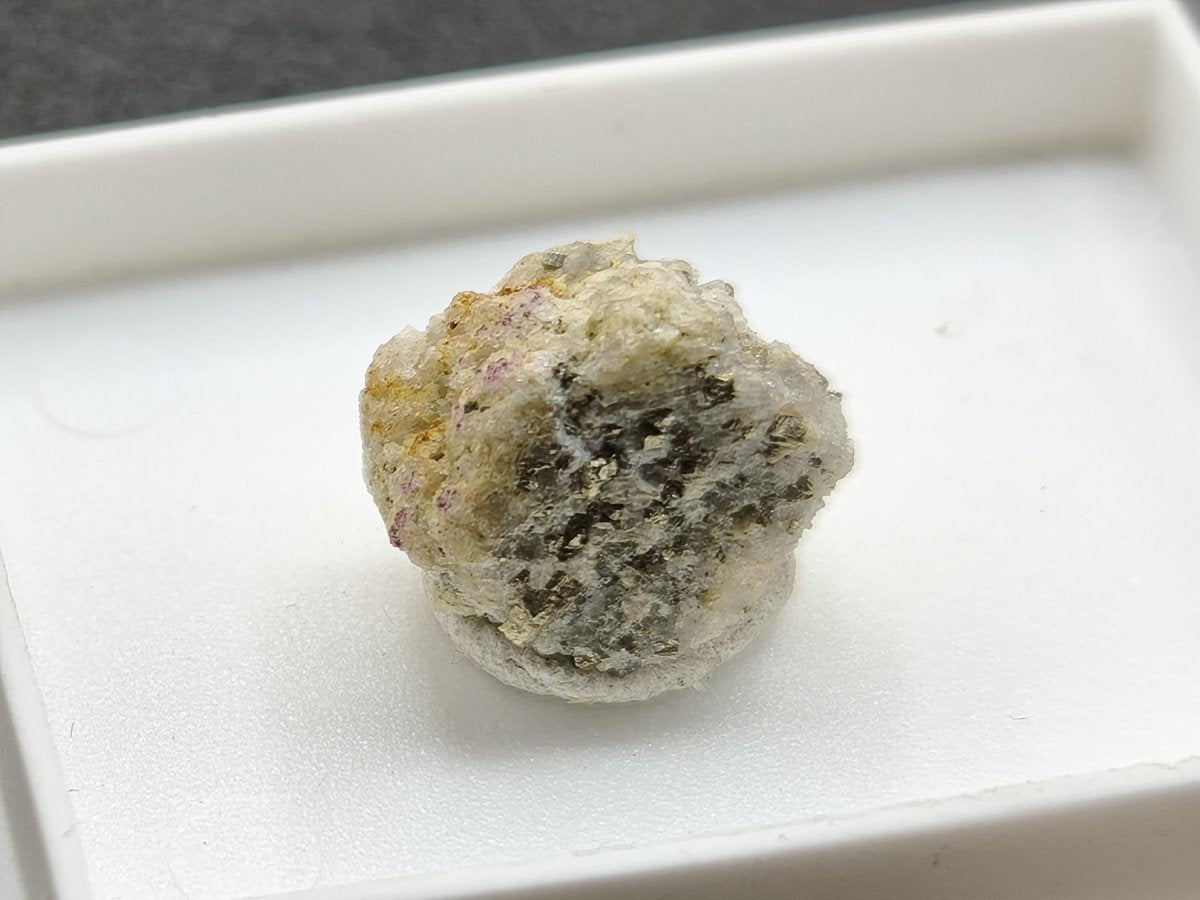 Gediegenes Gold auf Matrix Kristallin – Natürliches Gold aus Zlaté Hory, Tschechien echt natürlich Sammler Mineral selten - Art of Nature Berlin