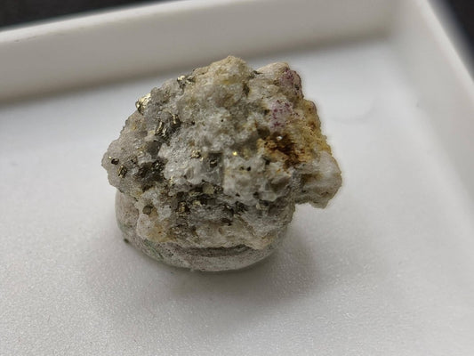 Gediegenes Gold auf Matrix Kristallin – Natürliches Gold aus Zlaté Hory, Tschechien echt natürlich Sammler Mineral selten - Art of Nature Berlin