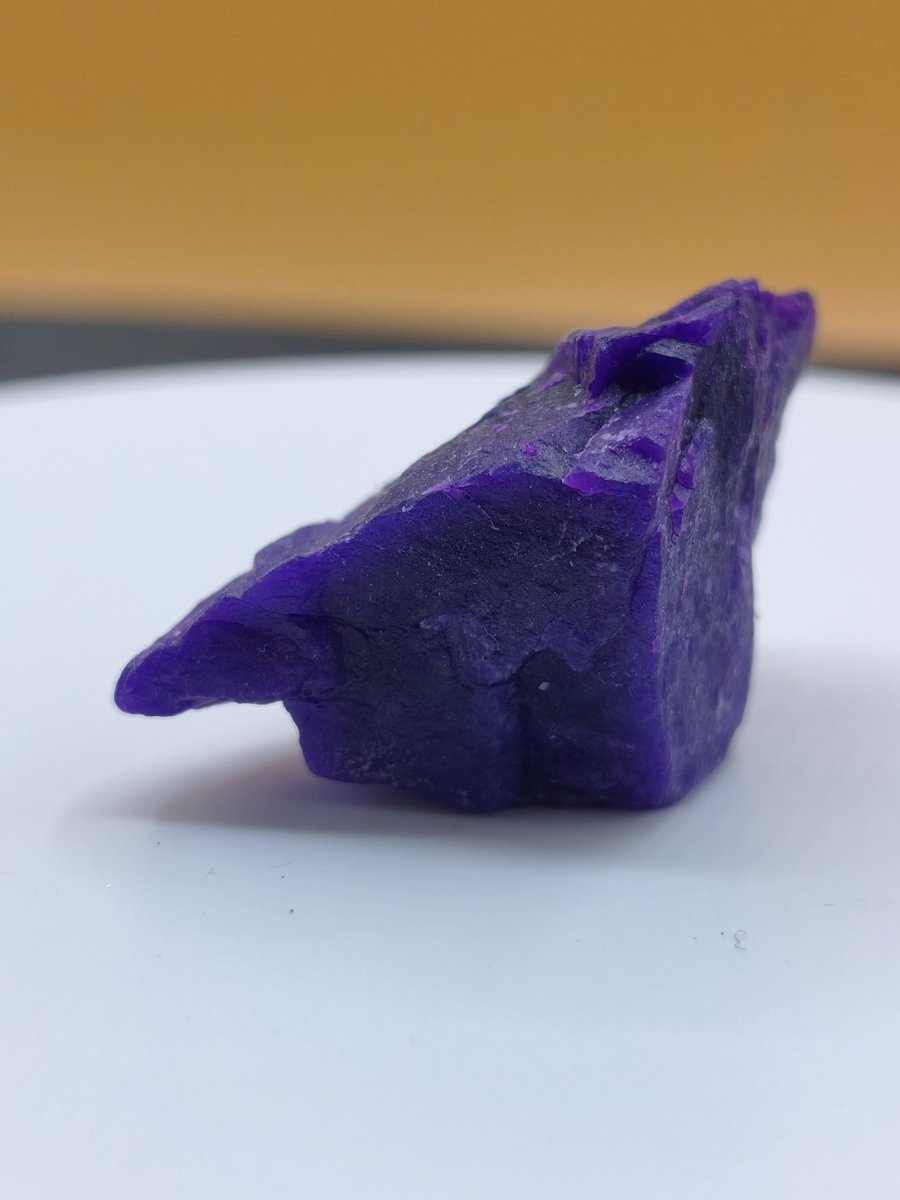Gel-Sugilith AAA – Intensiv Violette Sammlerstufe | Museumsqualität | 100 ct Rarität Sammler Mineralien Investition Wertanlage Unikat - Art of Nature Berlin