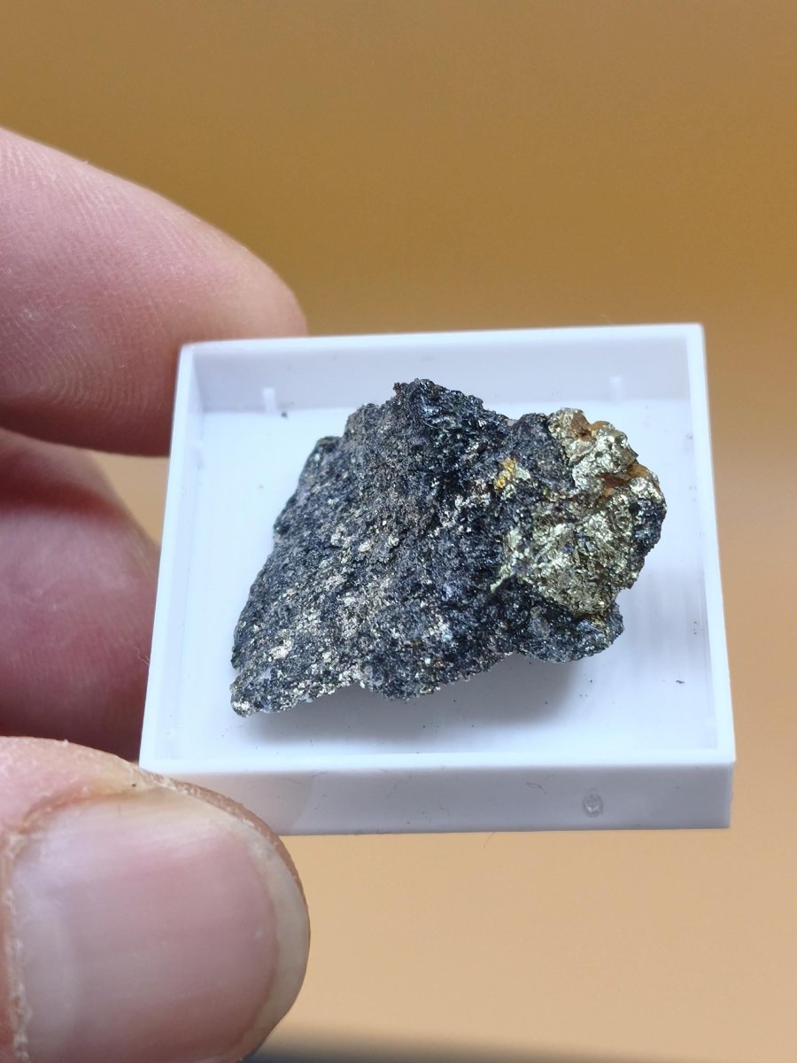 Gladit & Aikinit – seltene Sulfosalz-Mineralstufe aus Gladhammar, Schweden Kristall Sammler Stufe Heilstein Edelstein Mineral Selten Unikat - Art of Nature Berlin