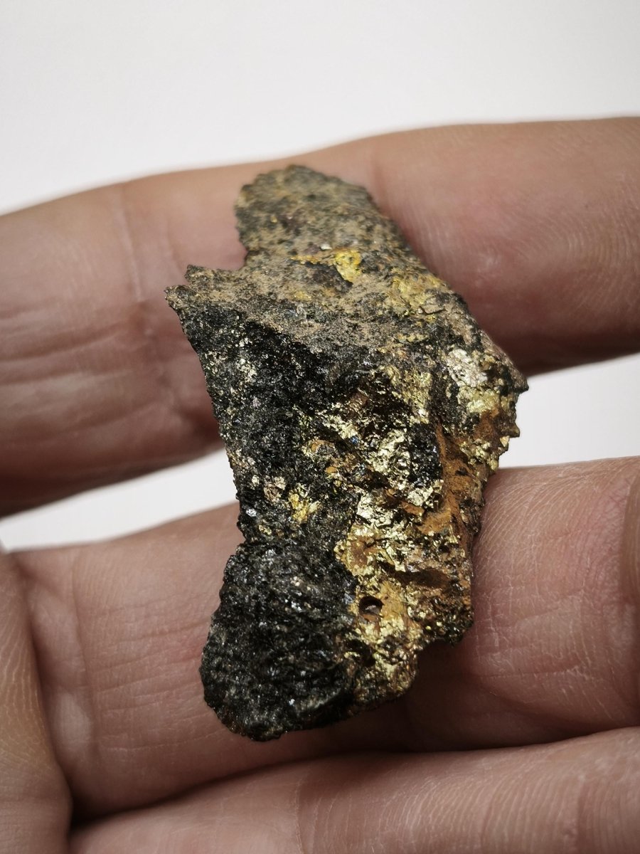 Gladit & Aikinit – seltene Sulfosalz-Mineralstufe aus Gladhammar, Schweden Kristall Sammler Stufe Heilstein Edelstein Mineral Selten Unikat - Art of Nature Berlin