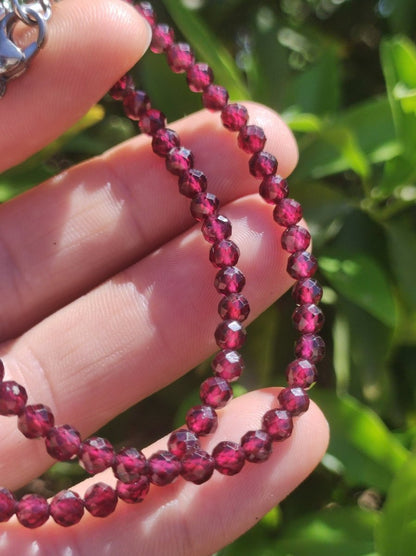 Granat AAA facettiert - Edelstein Armband rot 4mm Perlen Heilstein Energie Natur Echt Rarität Schmuck Frau Mann Er Sie Mutter Geschenk - Art of Nature Berlin