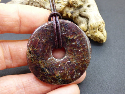 Granat Almandin ~ Donut ~ Edelstein Kette ~HIPPIE ~GOA ~Boho ~Tibet ~Ethno ~Nature ~Donut ~Schutzsymbol ~Heilstein - Art of Nature Berlin