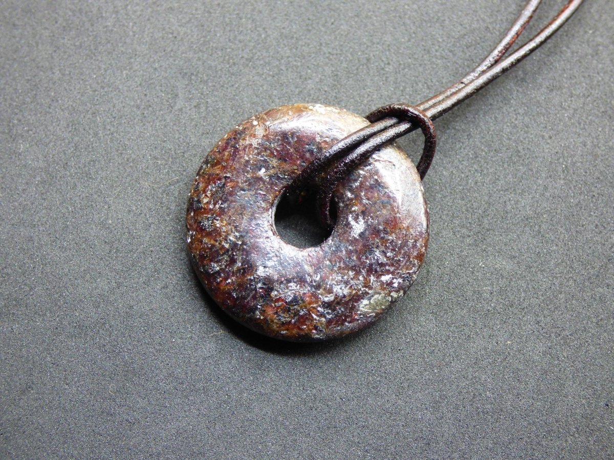 Granat Almandin ~ Donut ~ Edelstein Kette ~HIPPIE ~GOA ~Boho ~Tibet ~Ethno ~Nature ~Donut ~Schutzsymbol ~Heilstein - Art of Nature Berlin