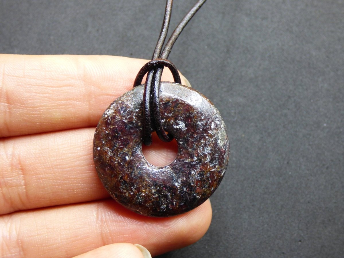 Granat Almandin ~ Donut ~ Edelstein Kette ~HIPPIE ~GOA ~Boho ~Tibet ~Ethno ~Nature ~Donut ~Schutzsymbol ~Heilstein - Art of Nature Berlin