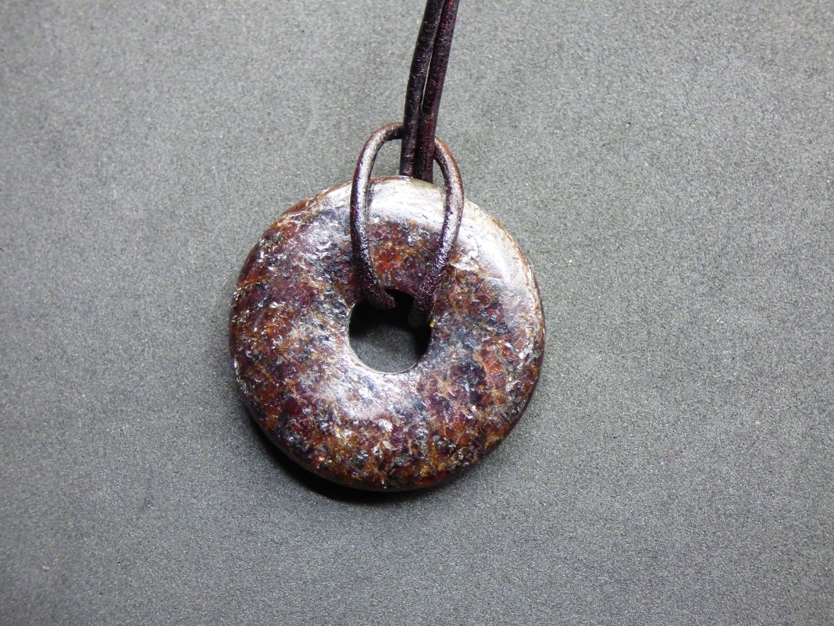 Granat Almandin ~ Donut ~ Edelstein Kette ~HIPPIE ~GOA ~Boho ~Tibet ~Ethno ~Nature ~Donut ~Schutzsymbol ~Heilstein - Art of Nature Berlin