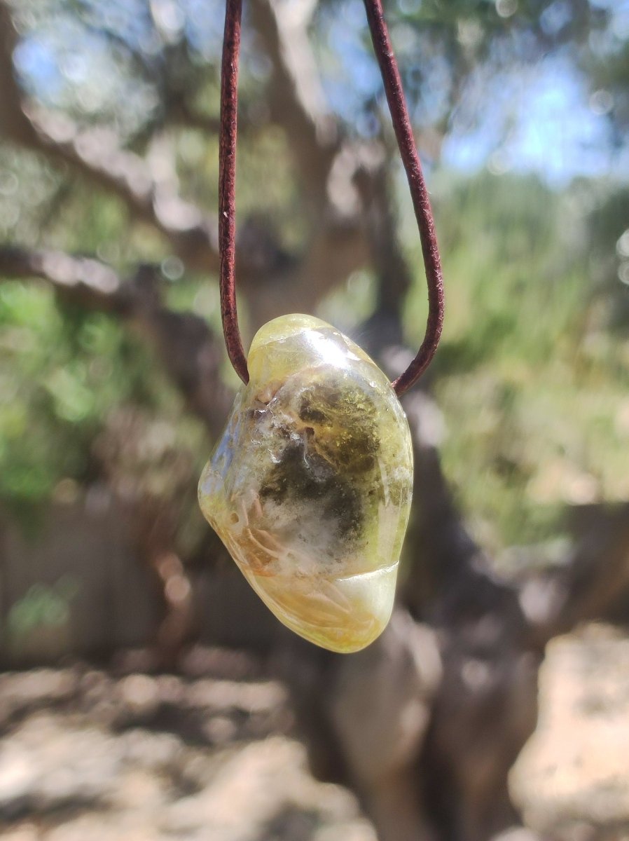 Granat grün (Grossular) - Edelstein Kette HIPPIE GOA Boho Ethno Natur Heilstein Rarität Kristalle Schmuck Anhänger Natur Stein Geschenk - Art of Nature Berlin