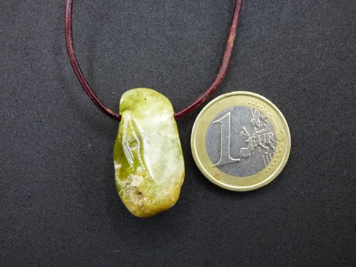 Granat grün (Grossular) - Edelstein Kette HIPPIE GOA Boho Ethno Natur Heilstein Rarität Kristalle Schmuck Anhänger Natur Stein Geschenk - Art of Nature Berlin