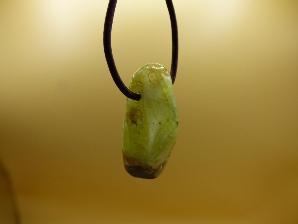 Granat grün (Grossular) - Edelstein Kette HIPPIE GOA Boho Ethno Natur Heilstein Rarität Kristalle Schmuck Anhänger Natur Stein Geschenk - Art of Nature Berlin
