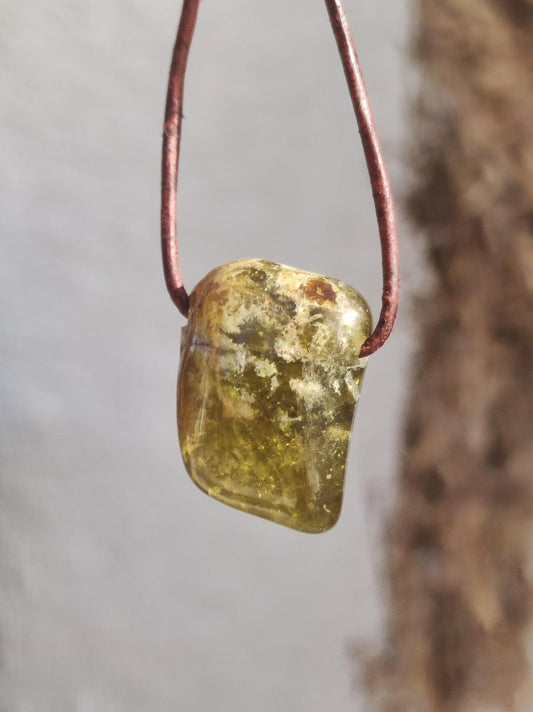 Granat grün (Grossular) - Edelstein Kette HIPPIE GOA Boho Ethno Natur Heilstein Rarität Kristalle Schmuck Anhänger Natur Stein Geschenk - Art of Nature Berlin