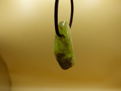 Granat grün (Grossular) - Edelstein Kette HIPPIE GOA Boho Ethno Natur Heilstein Rarität Kristalle Schmuck Anhänger Natur Stein Geschenk - Art of Nature Berlin