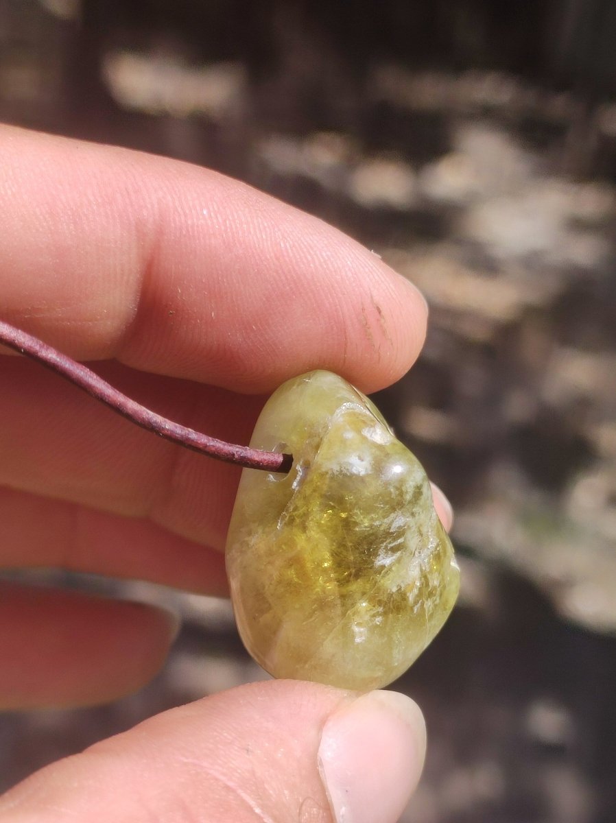 Granat grün (Grossular) - Edelstein Kette HIPPIE GOA Boho Ethno Natur Heilstein Rarität Kristalle Schmuck Anhänger Natur Stein Geschenk - Art of Nature Berlin