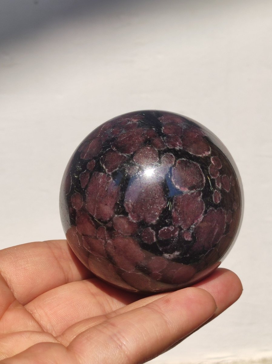 Granat in Astrophyllit ~ Magische Edelstein Kugel Massage & Deko Sphere Crystal Spielkugel Meditation ~HIPPIE ~GOA~Boho~Ethno~Heilstein - Art of Nature Berlin