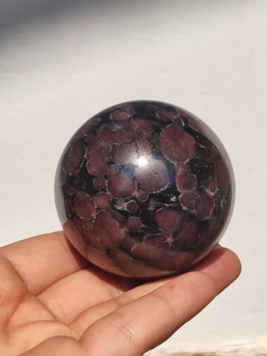 Granat in Astrophyllit ~ Magische Edelstein Kugel Massage & Deko Sphere Crystal Spielkugel Meditation ~HIPPIE ~GOA~Boho~Ethno~Heilstein - Art of Nature Berlin