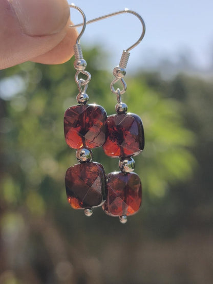 Granat Ohrringe aus Vintage Perlen 90er facettiert quadratisch 10mm rot echter Granat Silber Heilstein Rarität Schmuck Frau Sie Geschenk - Art of Nature Berlin