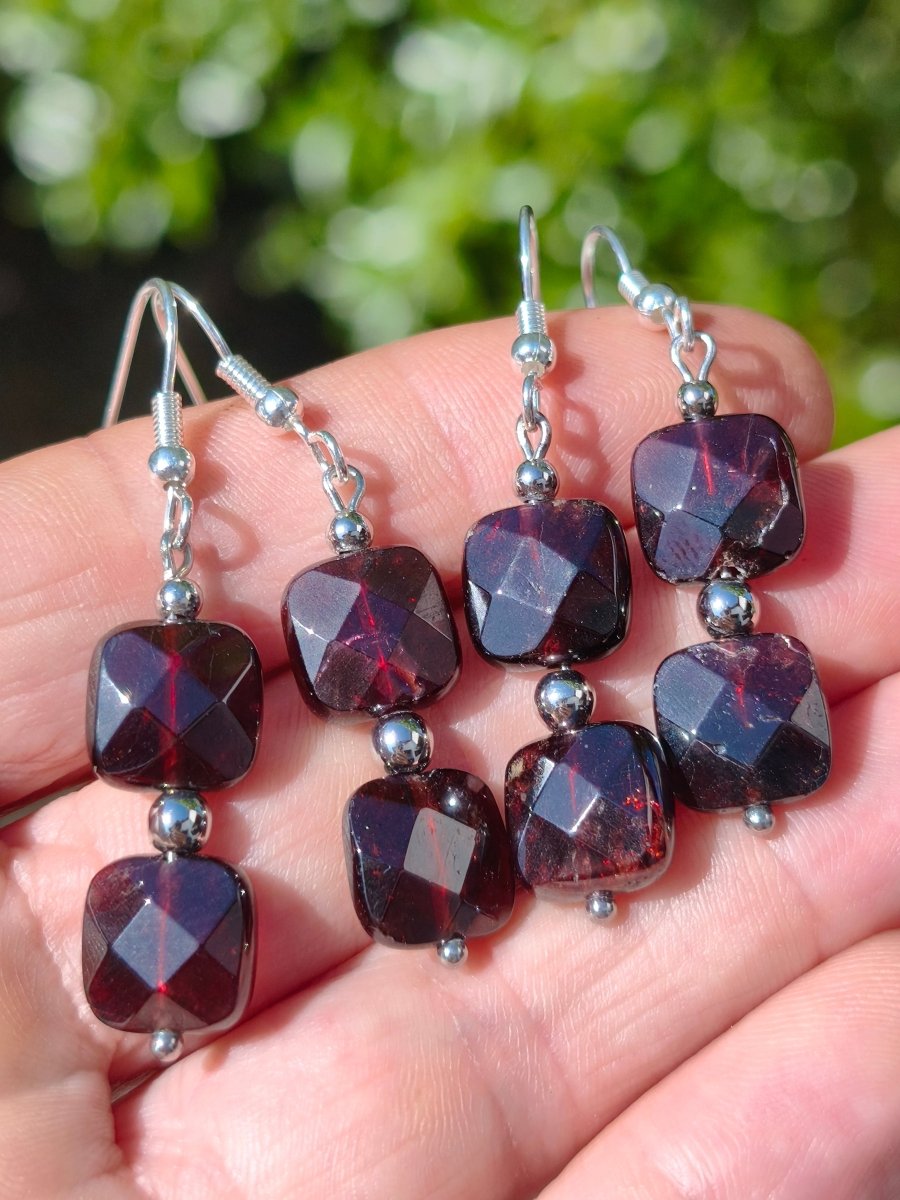 Granat Ohrringe aus Vintage Perlen 90er facettiert quadratisch 10mm rot echter Granat Silber Heilstein Rarität Schmuck Frau Sie Geschenk - Art of Nature Berlin