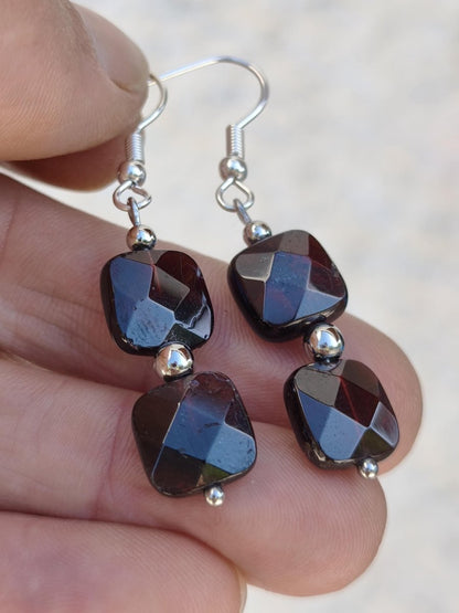 Granat Ohrringe aus Vintage Perlen 90er facettiert quadratisch 10mm rot echter Granat Silber Heilstein Rarität Schmuck Frau Sie Geschenk - Art of Nature Berlin