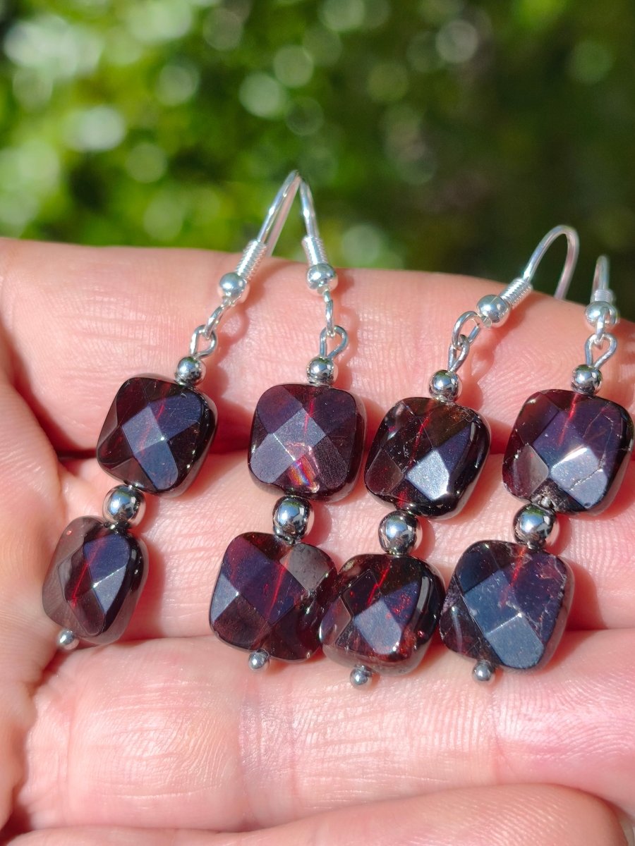 Granat Ohrringe aus Vintage Perlen 90er facettiert quadratisch 10mm rot echter Granat Silber Heilstein Rarität Schmuck Frau Sie Geschenk - Art of Nature Berlin