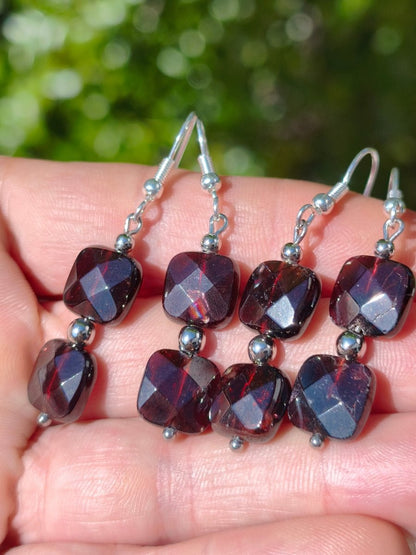 Granat Ohrringe aus Vintage Perlen 90er facettiert quadratisch 10mm rot echter Granat Silber Heilstein Rarität Schmuck Frau Sie Geschenk - Art of Nature Berlin