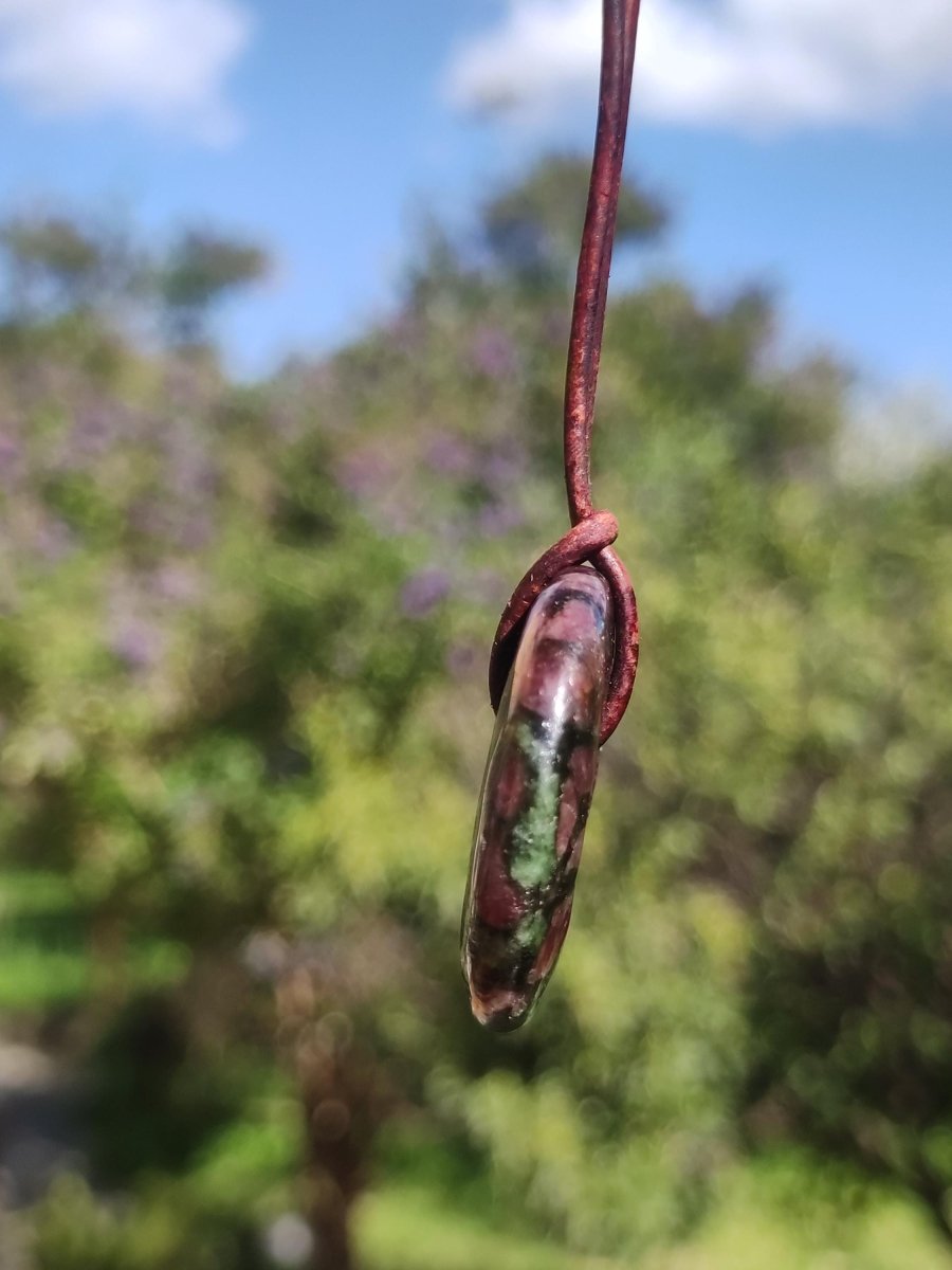 Granat-Pyroxenit 30mm Donut Edelstein Kette Rarität selten Schutzsymbol Heilstein Kristall HIPPIE Boho Tibet Ethno Mann Frau Geschenk Er Sie - Art of Nature Berlin