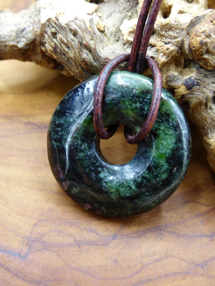 Granat - Pyroxenit 30mm *Rarität* ~ Donut ~ Edelstein Kette ~HIPPIE ~GOA ~Boho ~Tibet ~Ethno ~Nature ~Donut ~Schutzsymbol ~Heilstein - Art of Nature Berlin