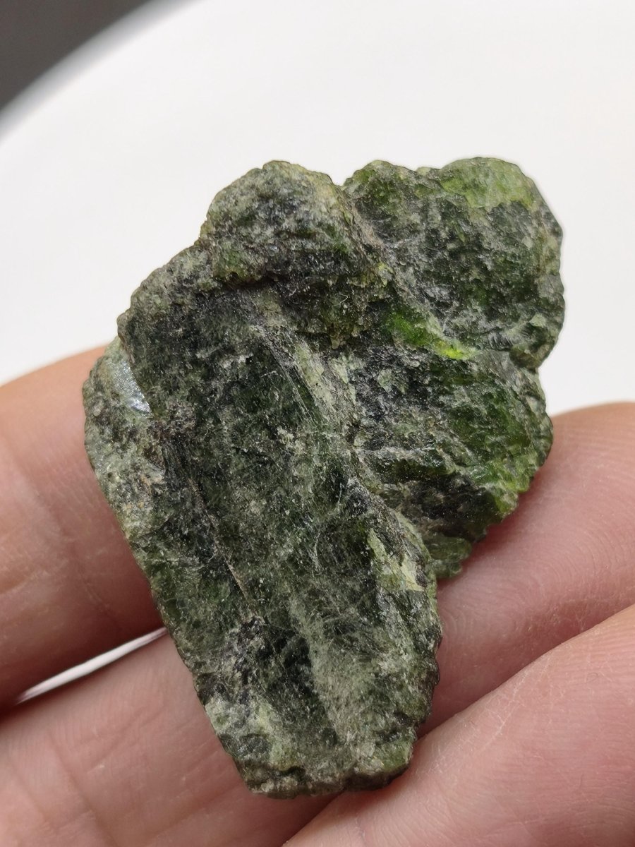 Grüner Diopsid Kristallstufe | Natürlicher Diopsid auf Matrix | 2 Unikate zur Wahl | Sammlermineral Russland Dekostück Sammler Geschenk - Art of Nature Berlin