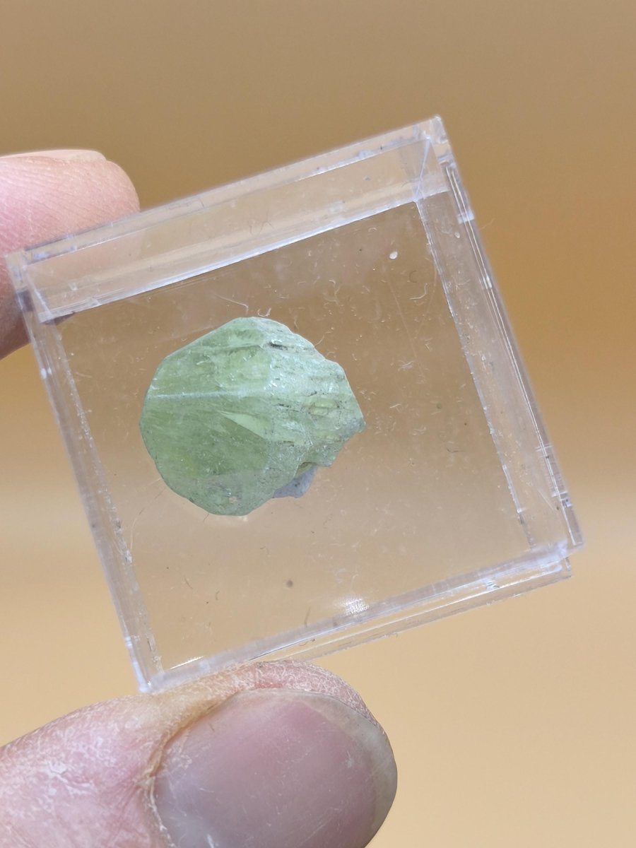 Grüner Diopsid Rohkristall aus Tansania – Natürliche Mineralkristalle – 4 Unikate zur Wahl roh Mineralien Kristalle Stufe Geschenk - Art of Nature Berlin