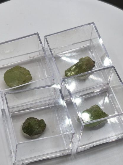 Grüner Diopsid Rohkristall aus Tansania – Natürliche Mineralkristalle – 4 Unikate zur Wahl roh Mineralien Kristalle Stufe Geschenk - Art of Nature Berlin