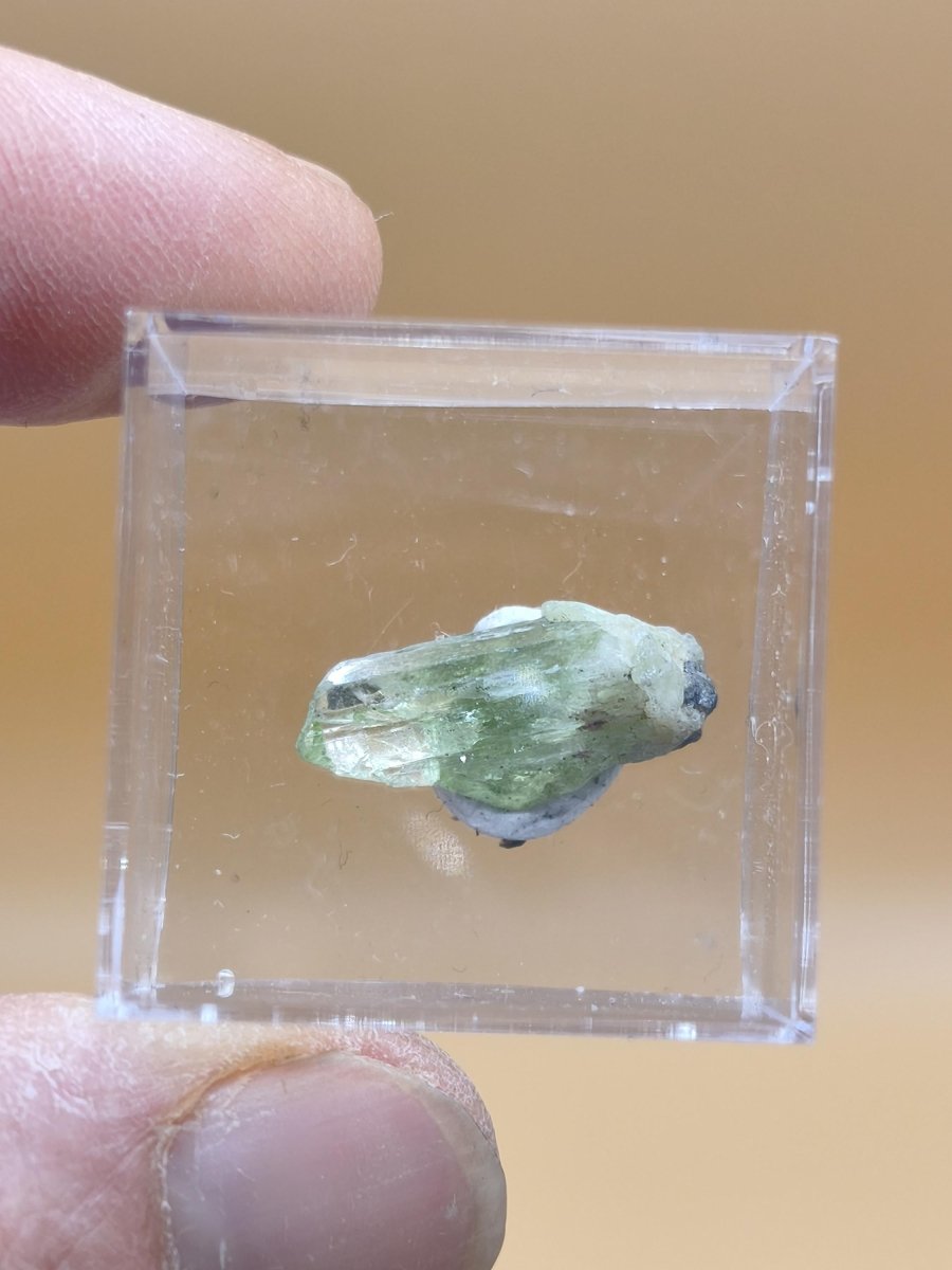 Grüner Diopsid Rohkristall aus Tansania – Natürliche Mineralkristalle – 4 Unikate zur Wahl roh Mineralien Kristalle Stufe Geschenk - Art of Nature Berlin