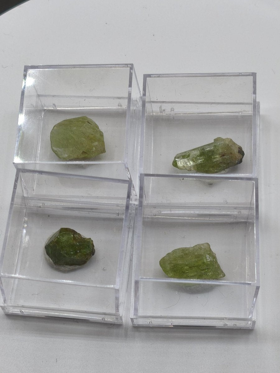 Grüner Diopsid Rohkristall aus Tansania – Natürliche Mineralkristalle – 4 Unikate zur Wahl roh Mineralien Kristalle Stufe Geschenk - Art of Nature Berlin