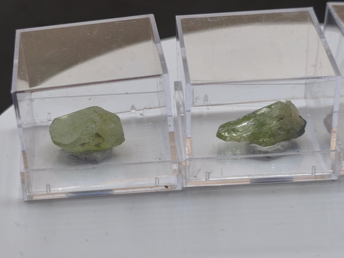 Grüner Diopsid Rohkristall aus Tansania – Natürliche Mineralkristalle – 4 Unikate zur Wahl roh Mineralien Kristalle Stufe Geschenk - Art of Nature Berlin