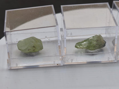 Grüner Diopsid Rohkristall aus Tansania – Natürliche Mineralkristalle – 4 Unikate zur Wahl roh Mineralien Kristalle Stufe Geschenk - Art of Nature Berlin