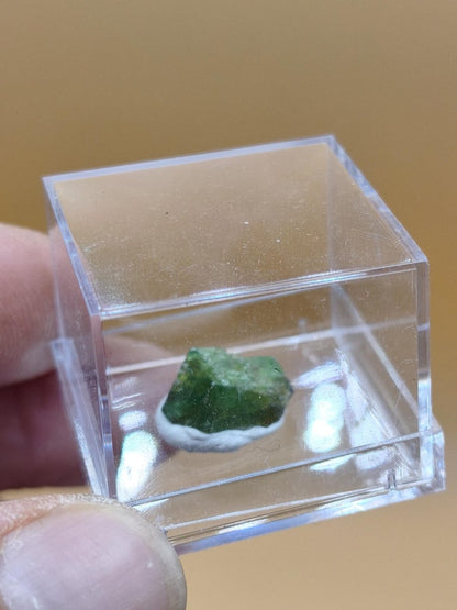 Grüner Diopsid Rohkristall aus Tansania – Natürliche Mineralkristalle – 4 Unikate zur Wahl roh Mineralien Kristalle Stufe Geschenk - Art of Nature Berlin