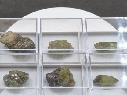 Grüner Diopsid Rohkristall aus Tansania – Natürliche Mineralkristalle – 6 Unikate zur Wahl roh Mineralien Kristalle Stufe Geschenk - Art of Nature Berlin