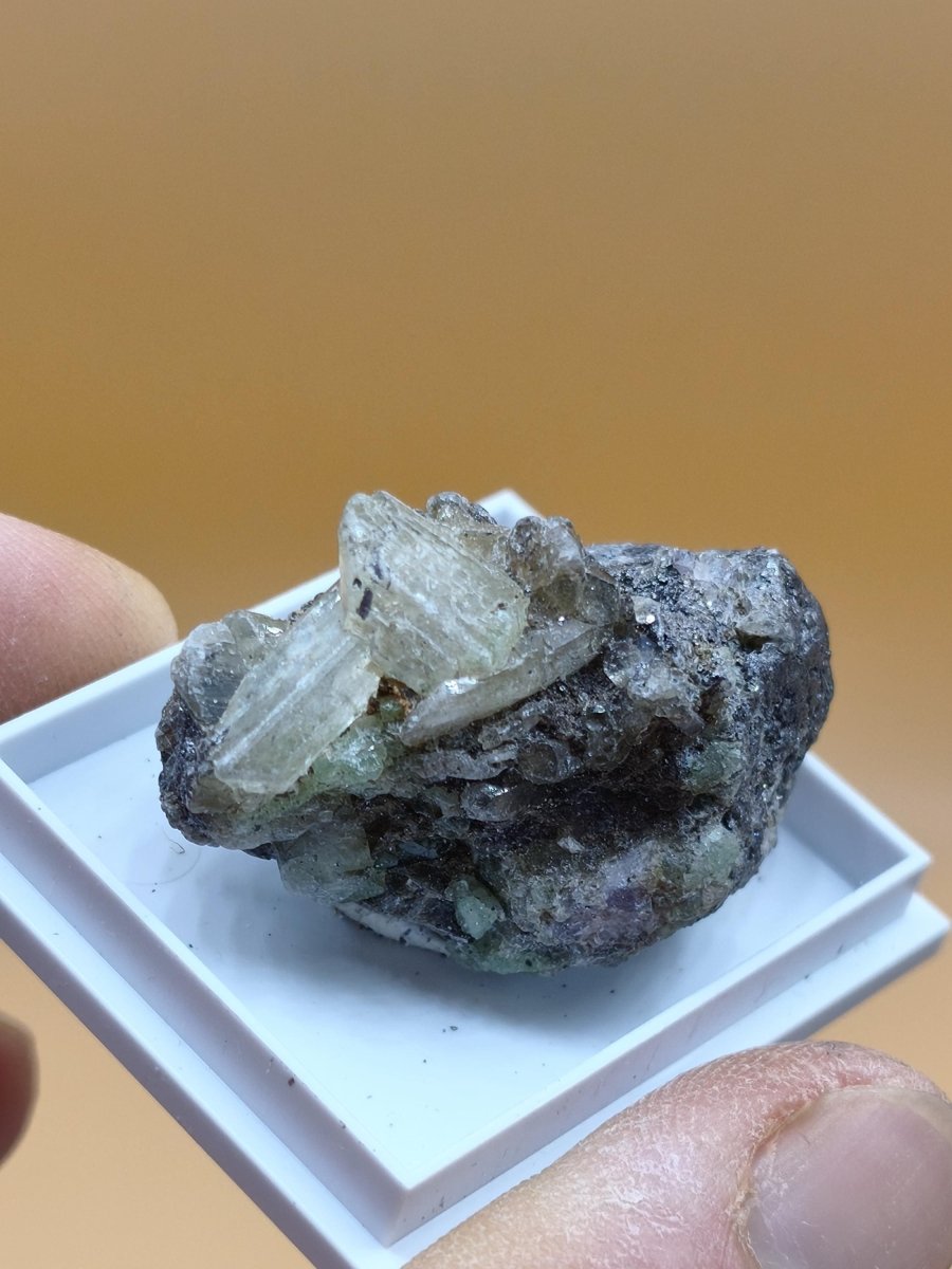 Grüner Diopsid Rohkristall aus Tansania – Natürliche Mineralkristalle – 6 Unikate zur Wahl roh Mineralien Kristalle Stufe Geschenk - Art of Nature Berlin