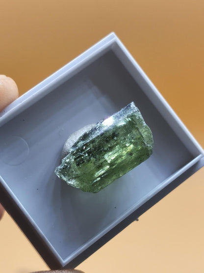 Grüner Diopsid Rohkristall aus Tansania – Natürliche Mineralkristalle – 6 Unikate zur Wahl roh Mineralien Kristalle Stufe Geschenk - Art of Nature Berlin