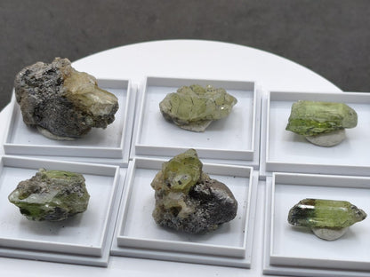 Grüner Diopsid Rohkristall aus Tansania – Natürliche Mineralkristalle – 6 Unikate zur Wahl roh Mineralien Kristalle Stufe Geschenk - Art of Nature Berlin