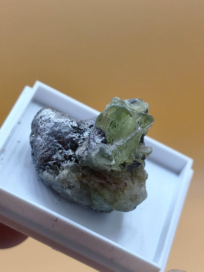 Grüner Diopsid Rohkristall aus Tansania – Natürliche Mineralkristalle – 6 Unikate zur Wahl roh Mineralien Kristalle Stufe Geschenk - Art of Nature Berlin