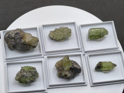 Grüner Diopsid Rohkristall aus Tansania – Natürliche Mineralkristalle – 6 Unikate zur Wahl roh Mineralien Kristalle Stufe Geschenk - Art of Nature Berlin