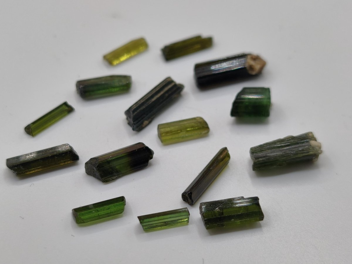 Grüner Turmalin 25ct LOT 15x AAA Qualität Roh Stifte Rarität Selten Mineral Brasilien Sammler Stufen Edelstein Deko Kristall Heilstein - Art of Nature Berlin