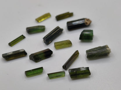 Grüner Turmalin 25ct LOT 15x AAA Qualität Roh Stifte Rarität Selten Mineral Brasilien Sammler Stufen Edelstein Deko Kristall Heilstein - Art of Nature Berlin