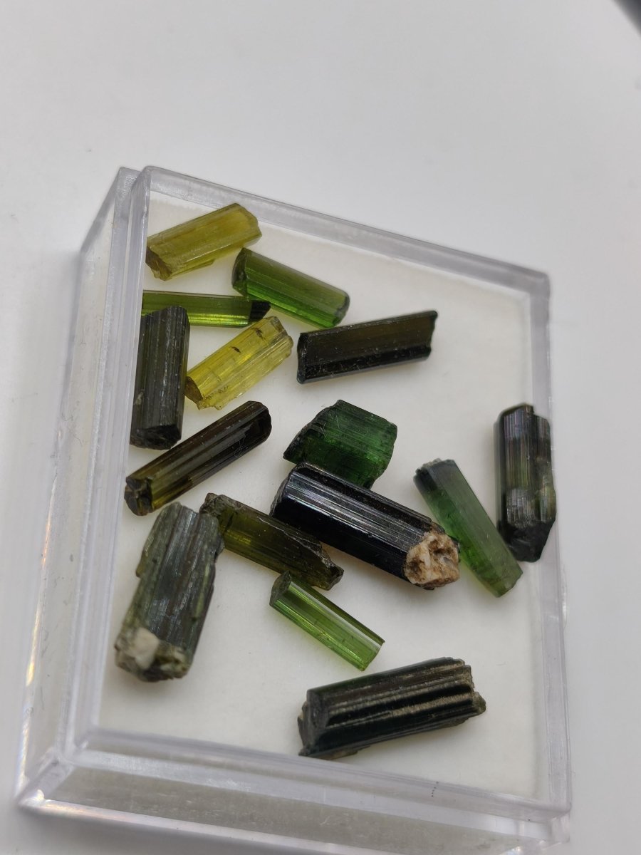 Grüner Turmalin 25ct LOT 15x AAA Qualität Roh Stifte Rarität Selten Mineral Brasilien Sammler Stufen Edelstein Deko Kristall Heilstein - Art of Nature Berlin