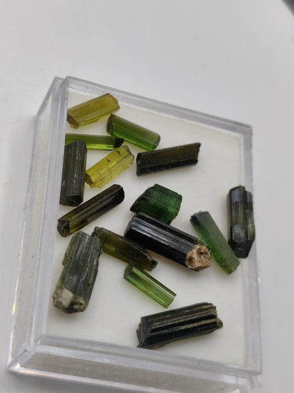 Grüner Turmalin 25ct LOT 15x AAA Qualität Roh Stifte Rarität Selten Mineral Brasilien Sammler Stufen Edelstein Deko Kristall Heilstein - Art of Nature Berlin