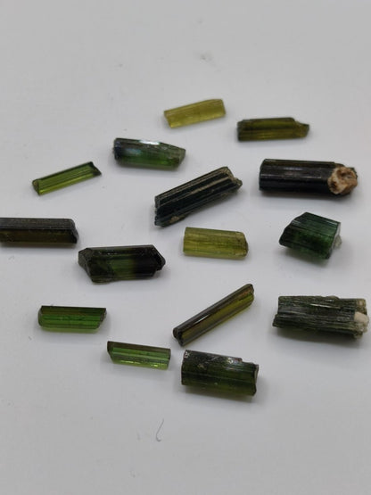 Grüner Turmalin 25ct LOT 15x AAA Qualität Roh Stifte Rarität Selten Mineral Brasilien Sammler Stufen Edelstein Deko Kristall Heilstein - Art of Nature Berlin