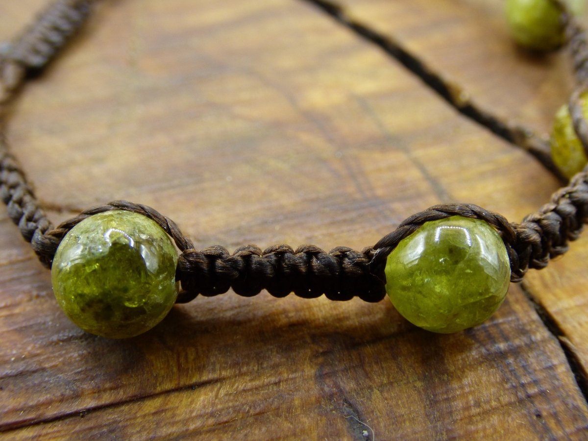 Grüner Granat Grossular ~ Edelstein Makramee Armband ~ GOA ~ Hippie ~Boho ~Ethno ~Indie ~Nature ~Heilstein - Art of Nature Berlin