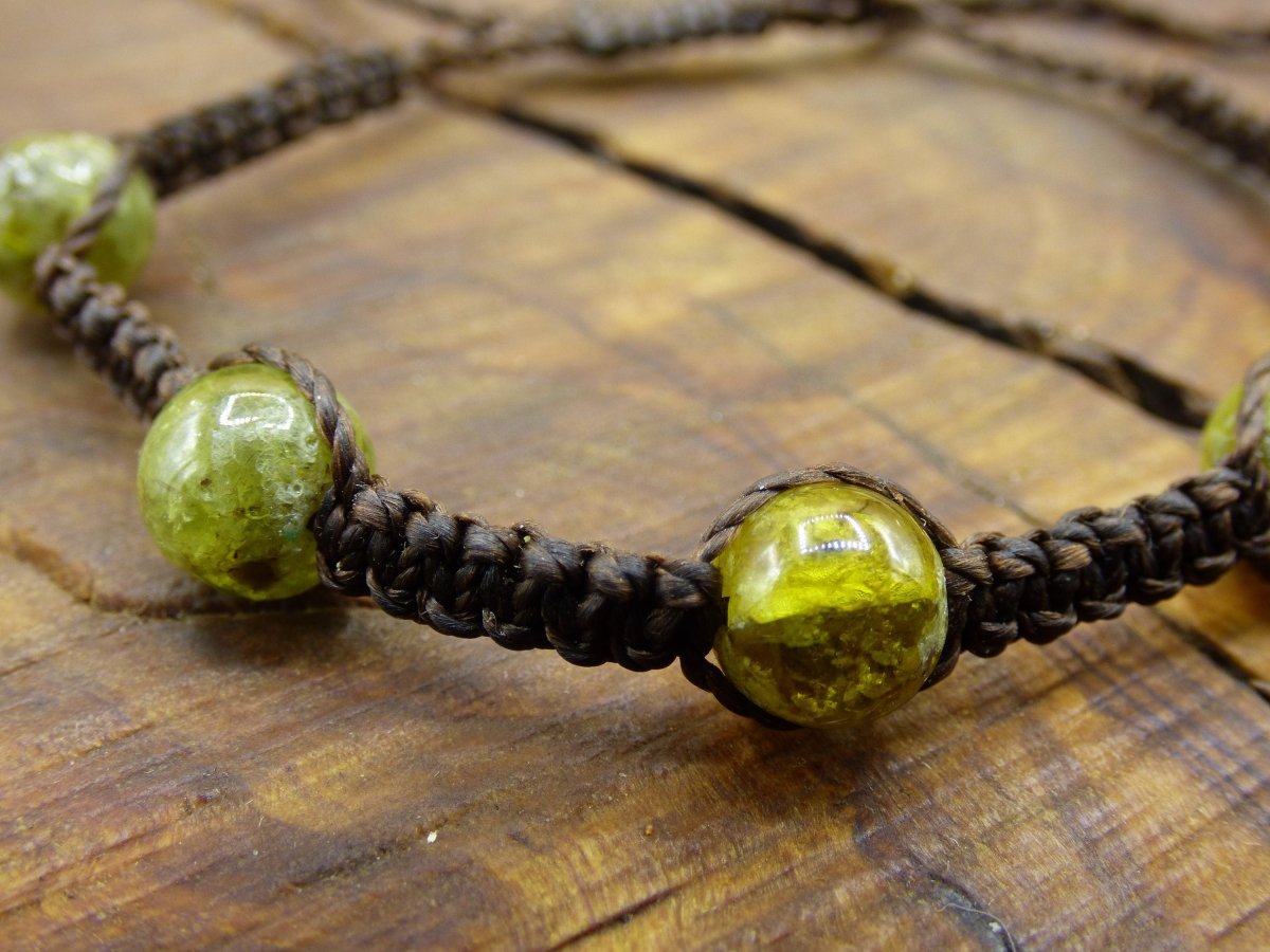 Grüner Granat Grossular ~ Edelstein Makramee Armband ~ GOA ~ Hippie ~Boho ~Ethno ~Indie ~Nature ~Heilstein - Art of Nature Berlin