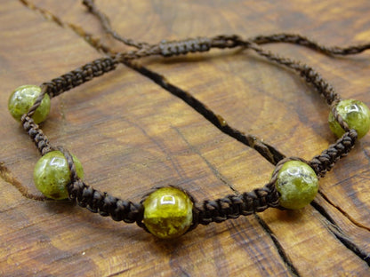 Grüner Granat Grossular ~ Edelstein Makramee Armband ~ GOA ~ Hippie ~Boho ~Ethno ~Indie ~Nature ~Heilstein - Art of Nature Berlin