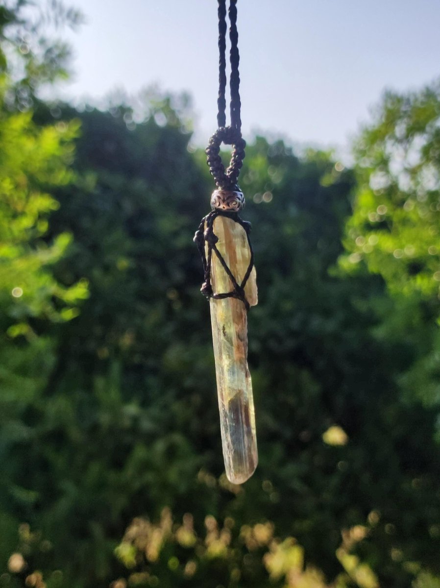 grüner Kyanit / Cyanit / Disthen / Sapparit - Makramee Edelstein Kette Natur grün Schutz Heilstein Kristall Mann Frau Er Sie Geschenk Freund - Art of Nature Berlin